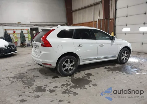 2015 Volvo Xc60 T6 z USA, uszkodzony, nr VIN YV4902RK2F2632760